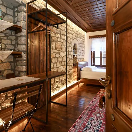 E Gurit - Boutique 3*