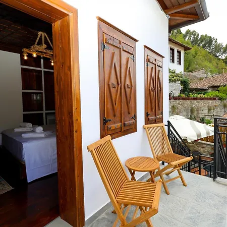 E Gurit - Boutique Berat