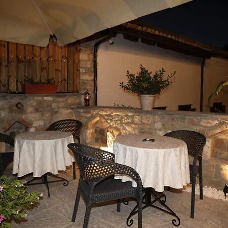 E Gurit - Boutique Hotell Berat