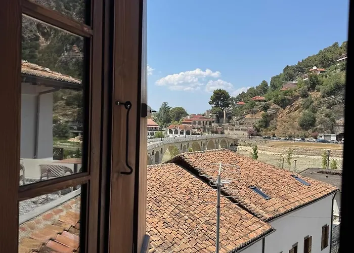 E Gurit - Boutique Berat