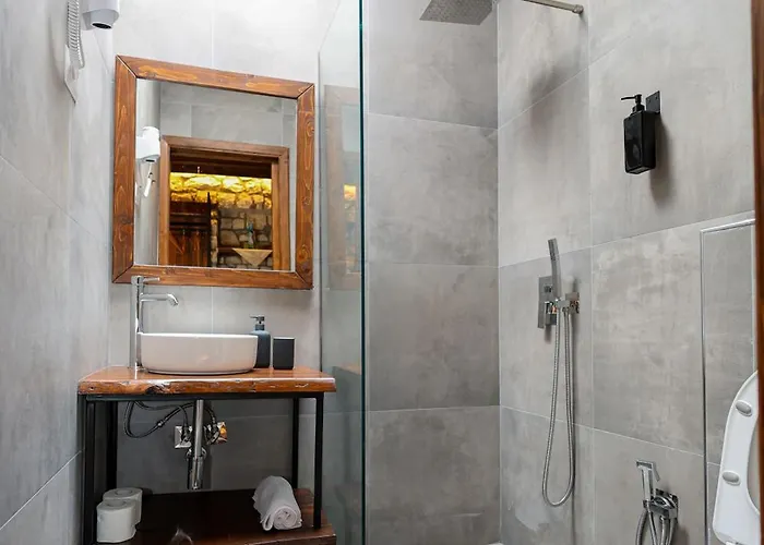 E Gurit - Boutique 3* Berat