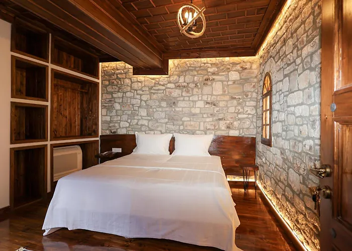 E Gurit - Boutique 3* Berat