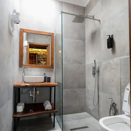 E Gurit - Boutique 3* Berati