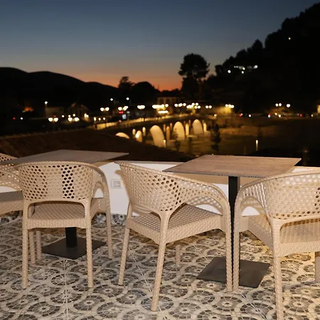 E Gurit - Boutique Berat