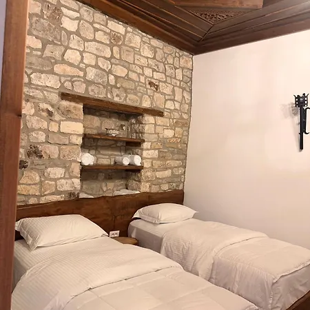 E Gurit - Boutique 3*